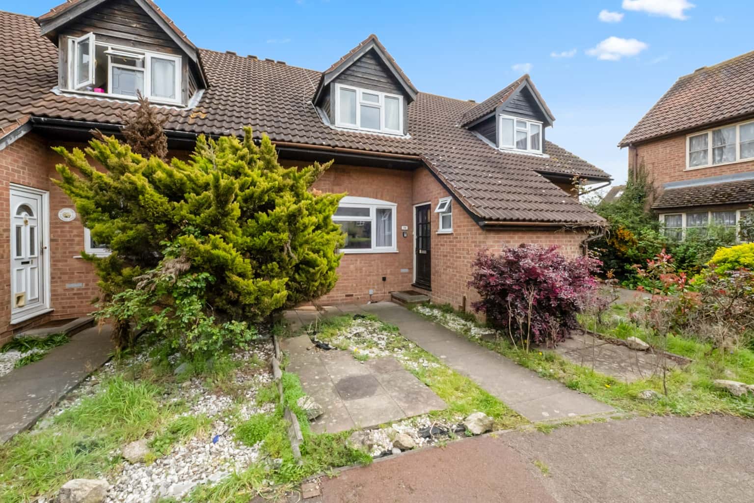 Herald Walk: Family Home, Garage, Close to Station & M25 property first image