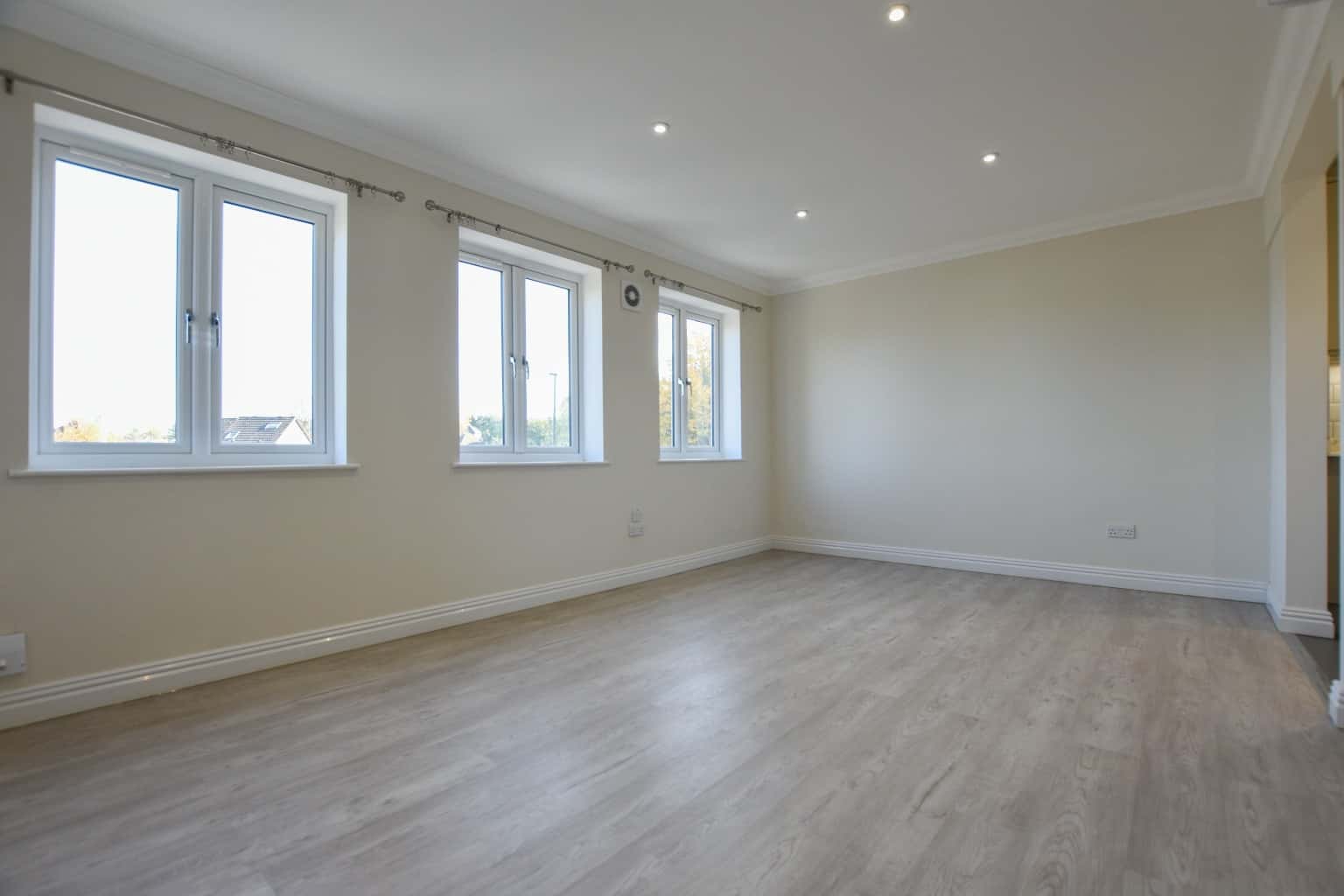 To Let: Stylish, Spacious Studio Apartment in the Heart of Orpington property first image