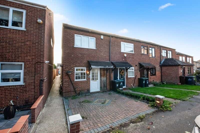 Two Bedroom End of terrace property located in Gravesend property first image