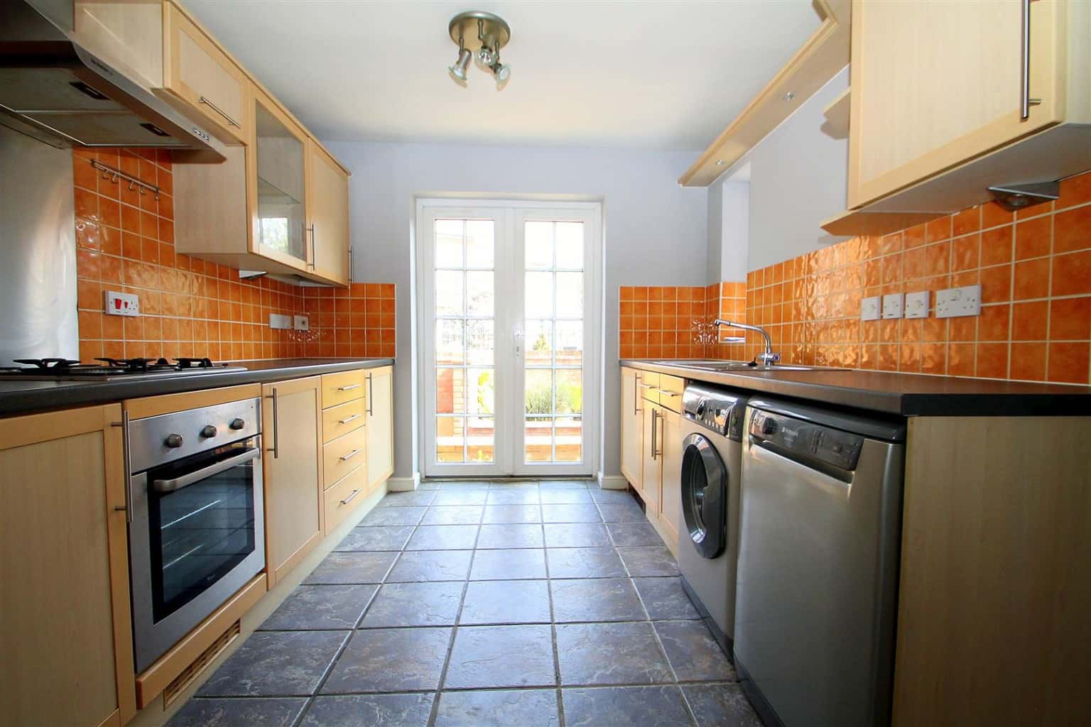 Spacious 3 Bed House with Garage & Driveway in Prime Greenhithe Location property first image