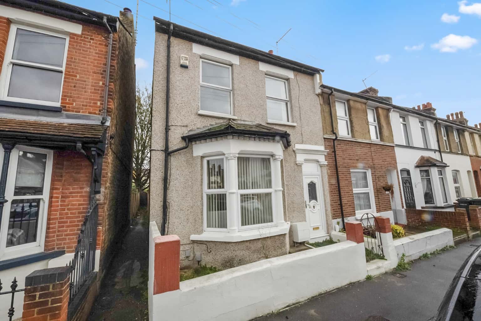 Three Bedroom End-Terrace House, Woodlands Park Area, Close to Train Station property first image