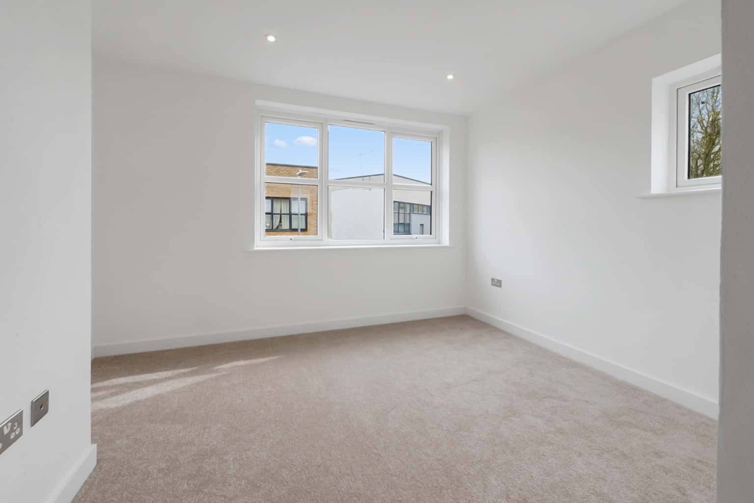 Two Bedroom Detached House, Garage, Walk to Bluewater, Available Now property first image