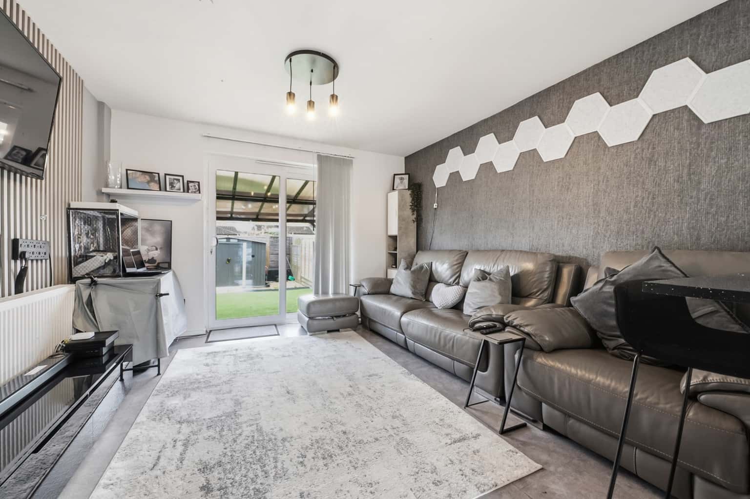 Two Double Bedroom House, New Kitchen & Bathroom, Driveway, No Chain property first image