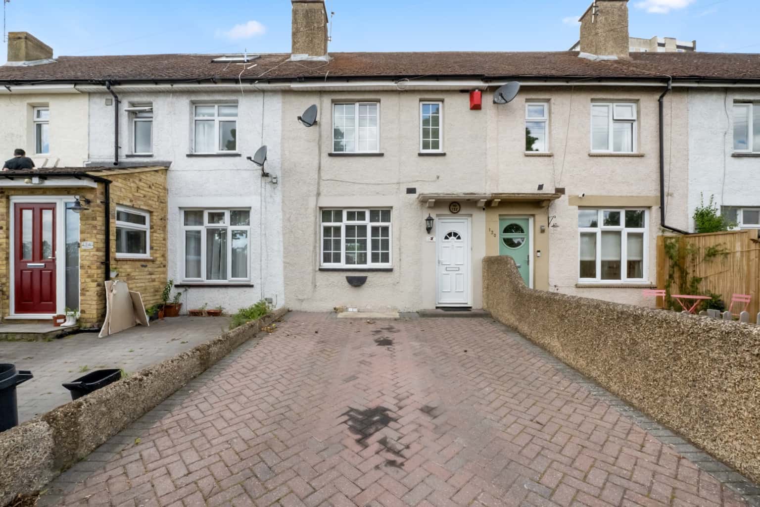 Family Home in Northfleet: Large Living Room, Outbuilding, Great Links property first image