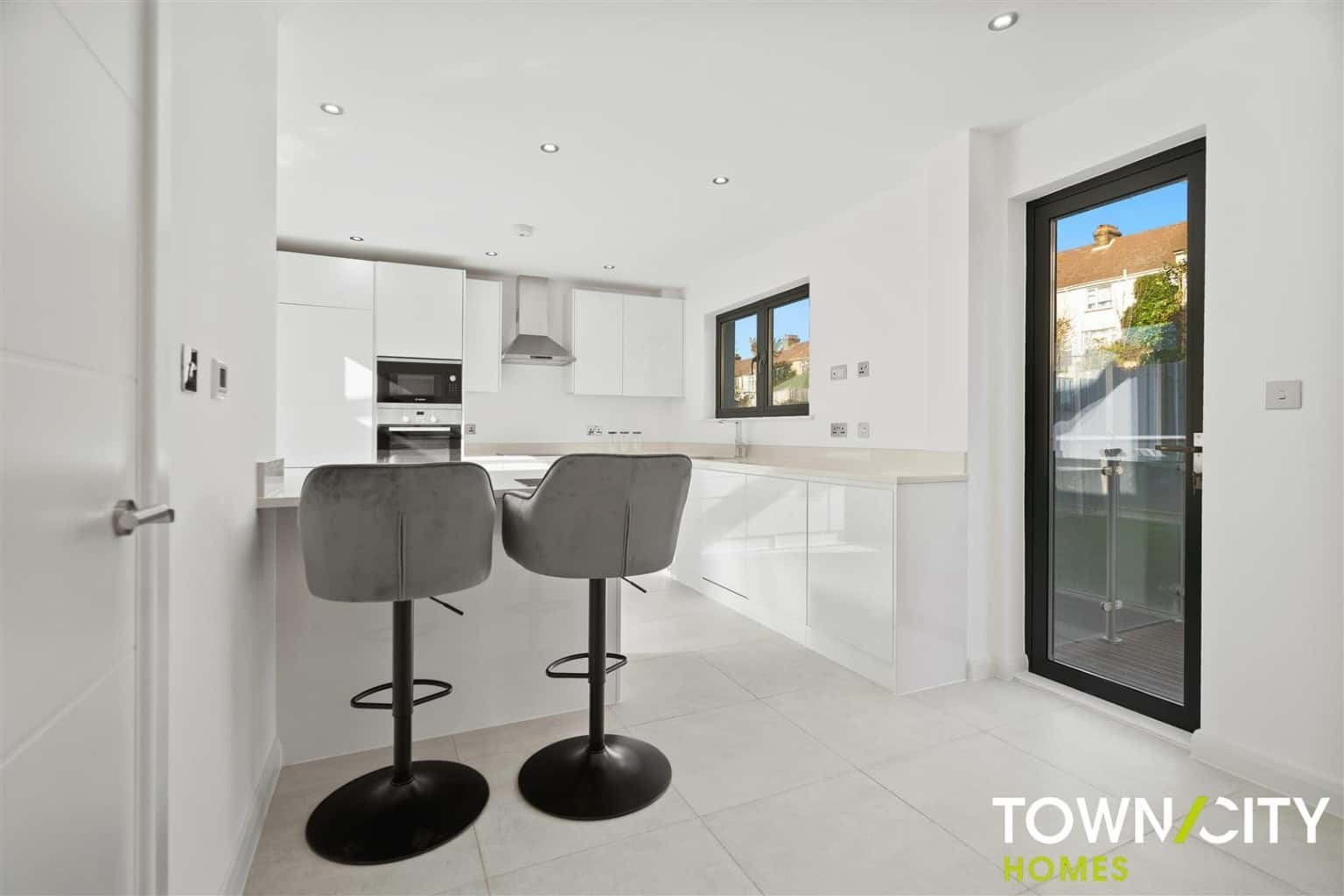Gated Development Home, Stunning Views, Roof Terrace, Large Garage property first image