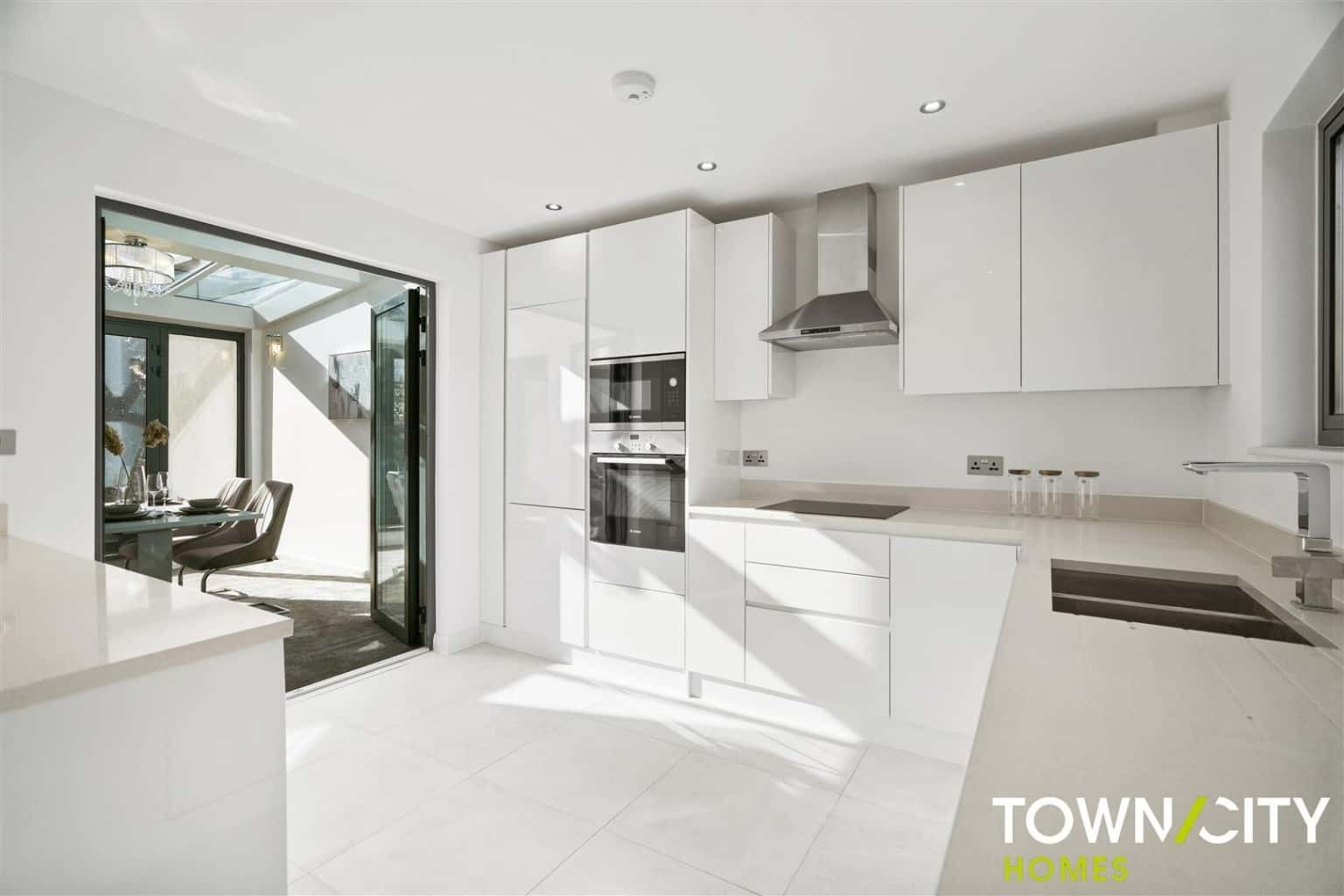 Gated Development Home, Stunning Views, Roof Terrace, Large Garage property first image